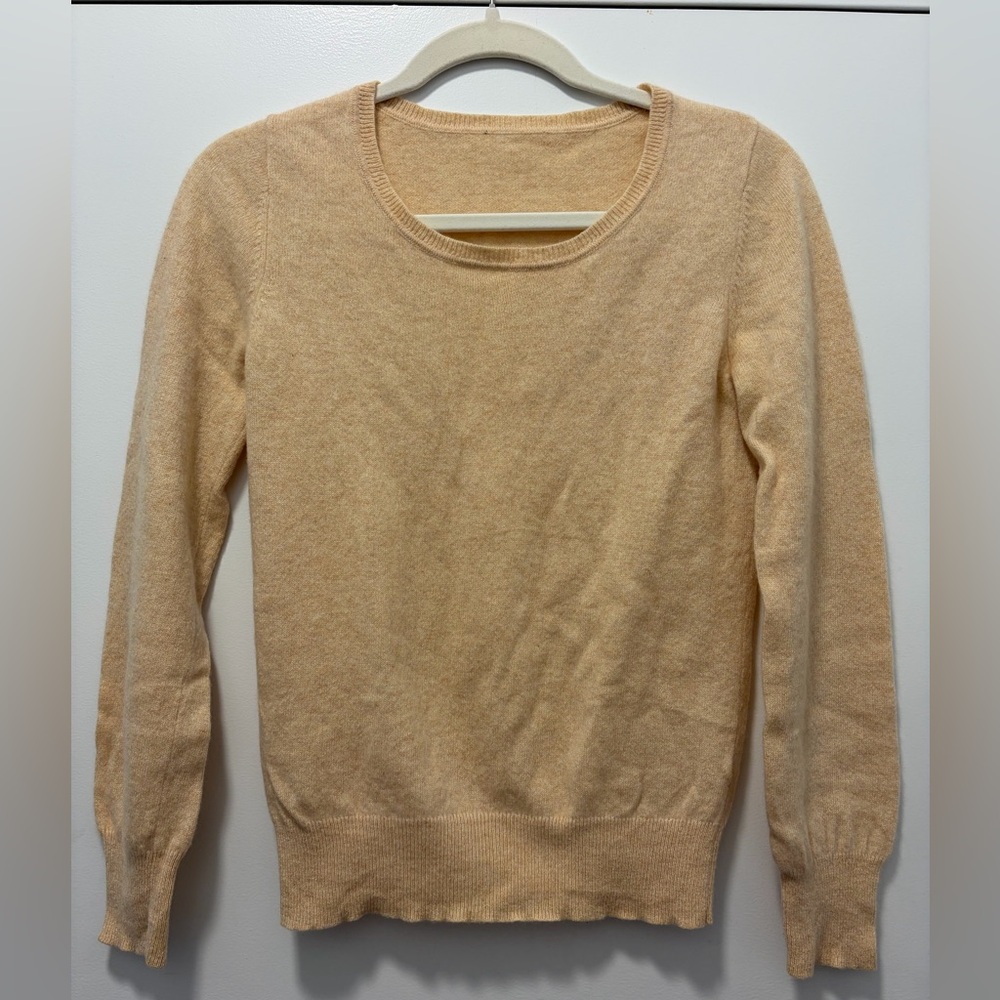Classic Cashmere Women's Sweater in Peach